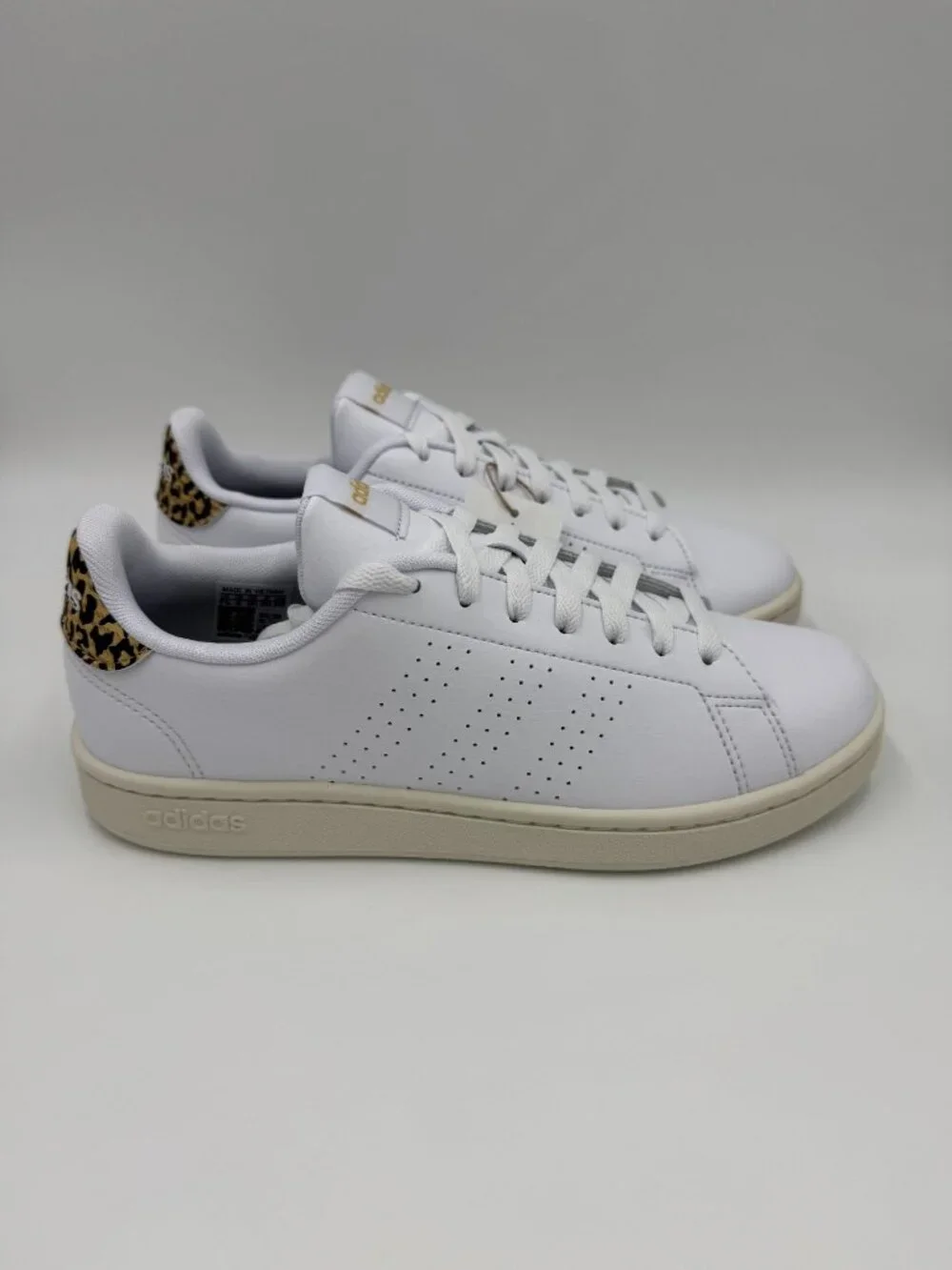adidas Advantage White Women's Shoes - Picture 1 of 8